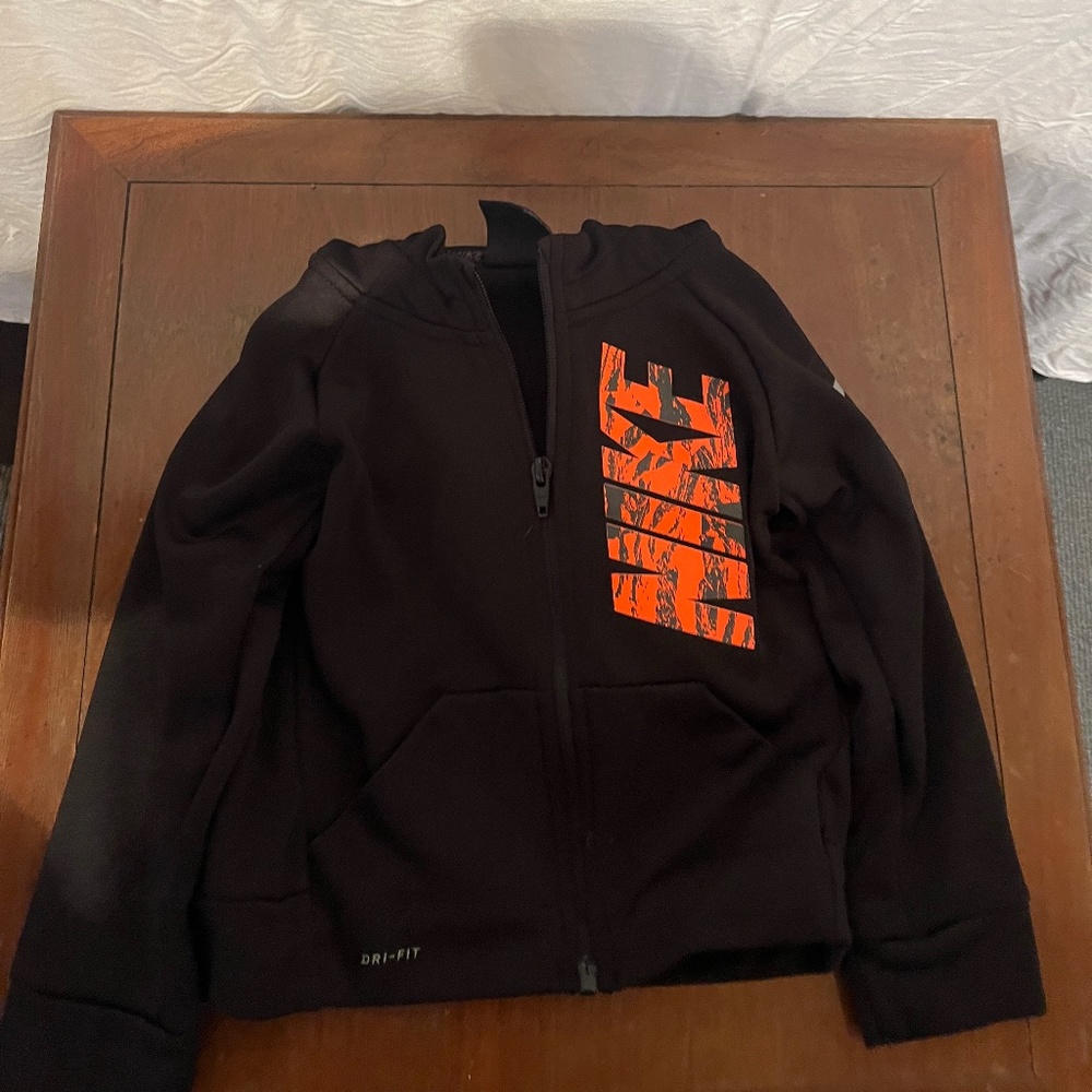 Boys size 2T Nike Zip-Up